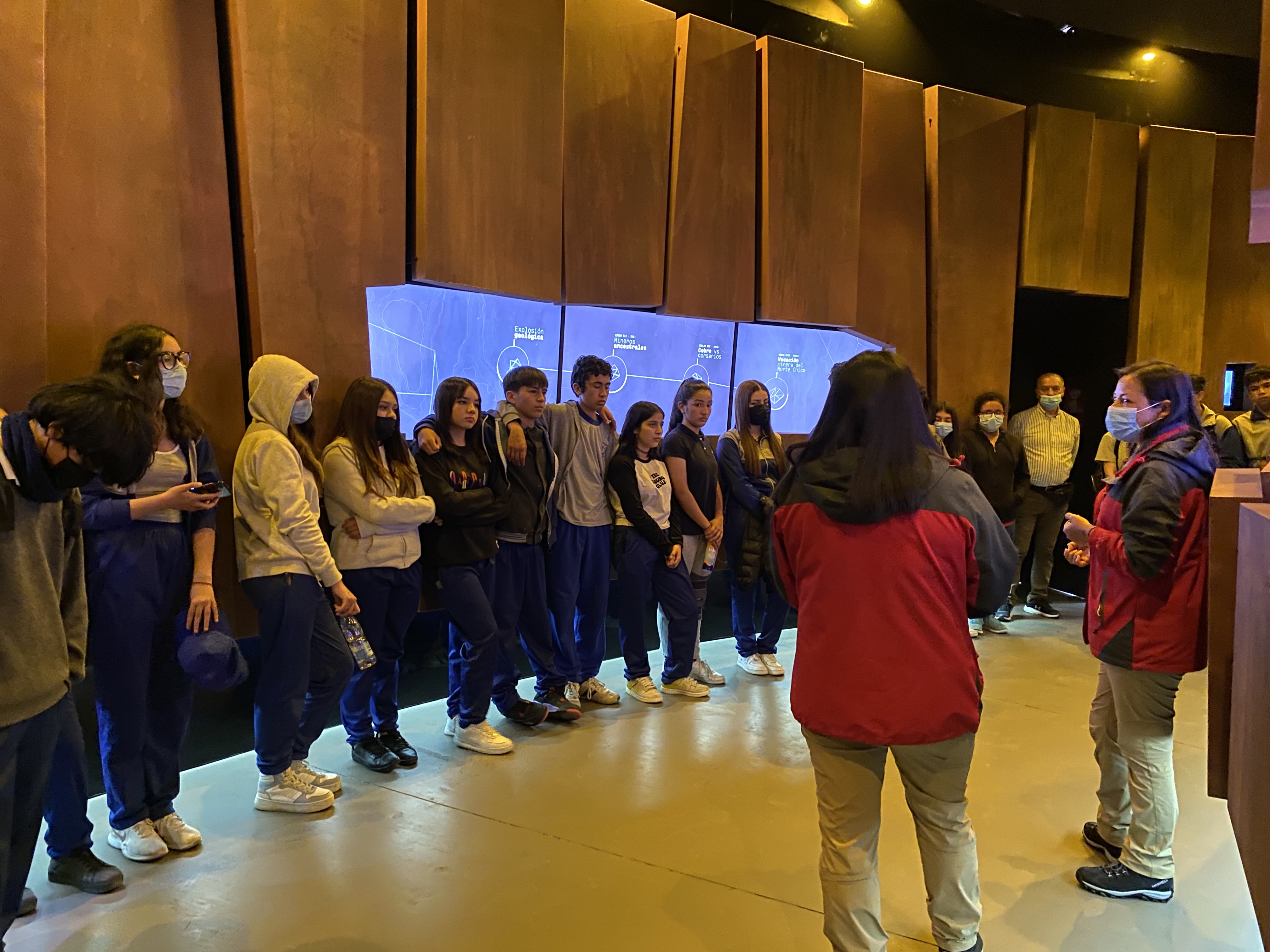 alumnos colegio La Herradura con monitores