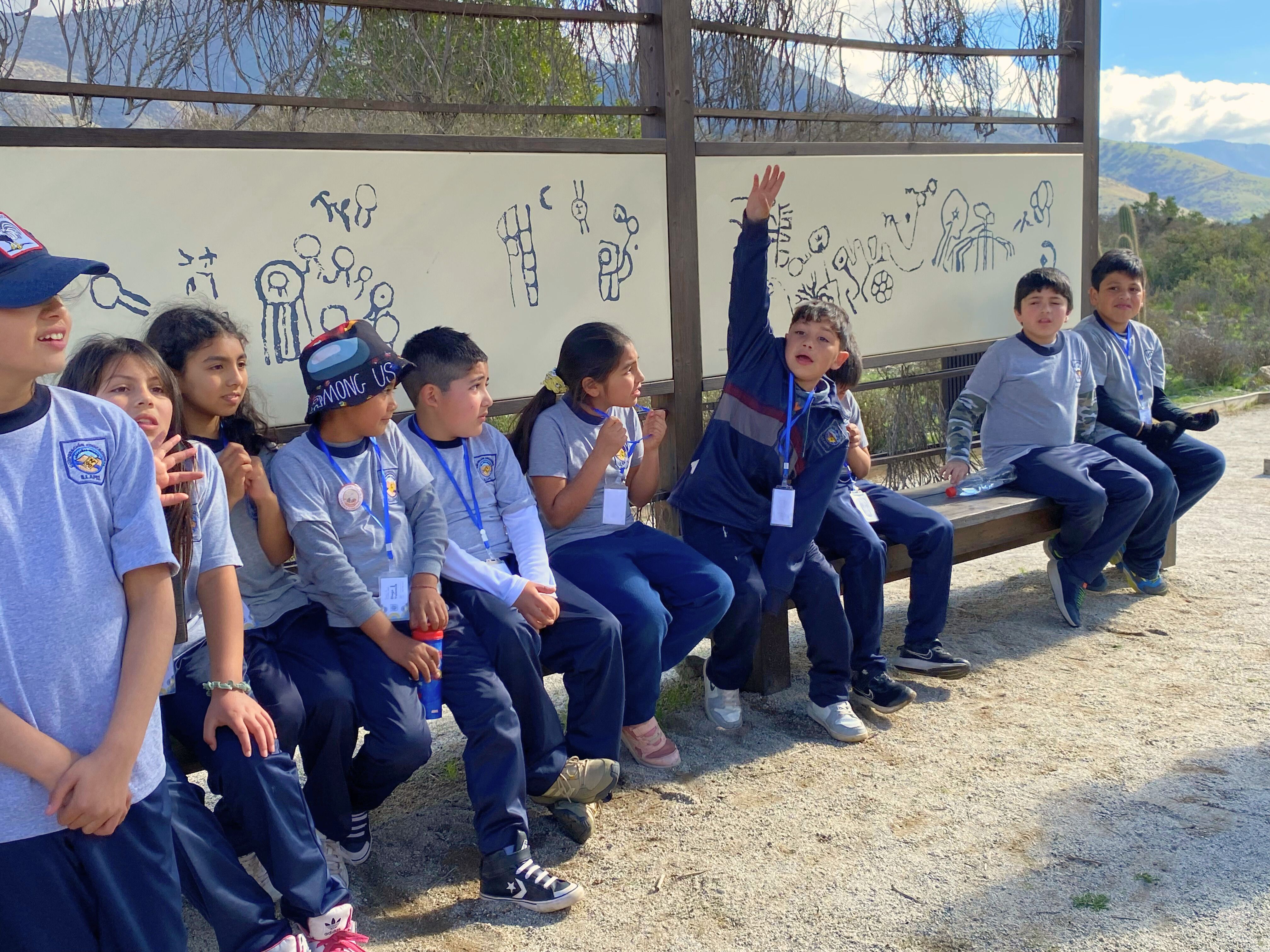 Alumos Escuela Las Cañas de Illapel en Parque Rupestre Monte Aranda