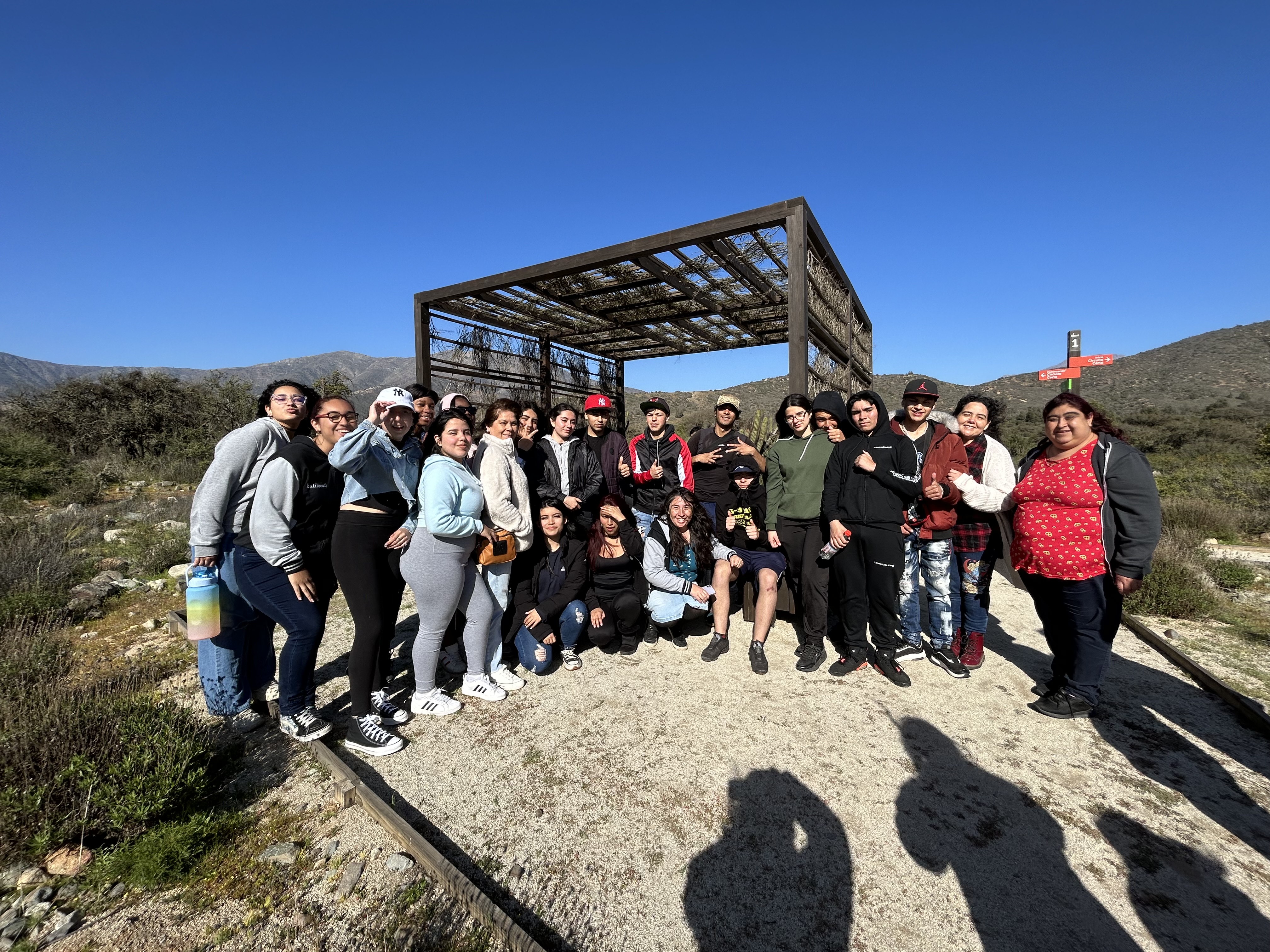 Estudiantes del Colegio Jacques Cousteau de Maipú en el Parque Rupestre Monte Aranda